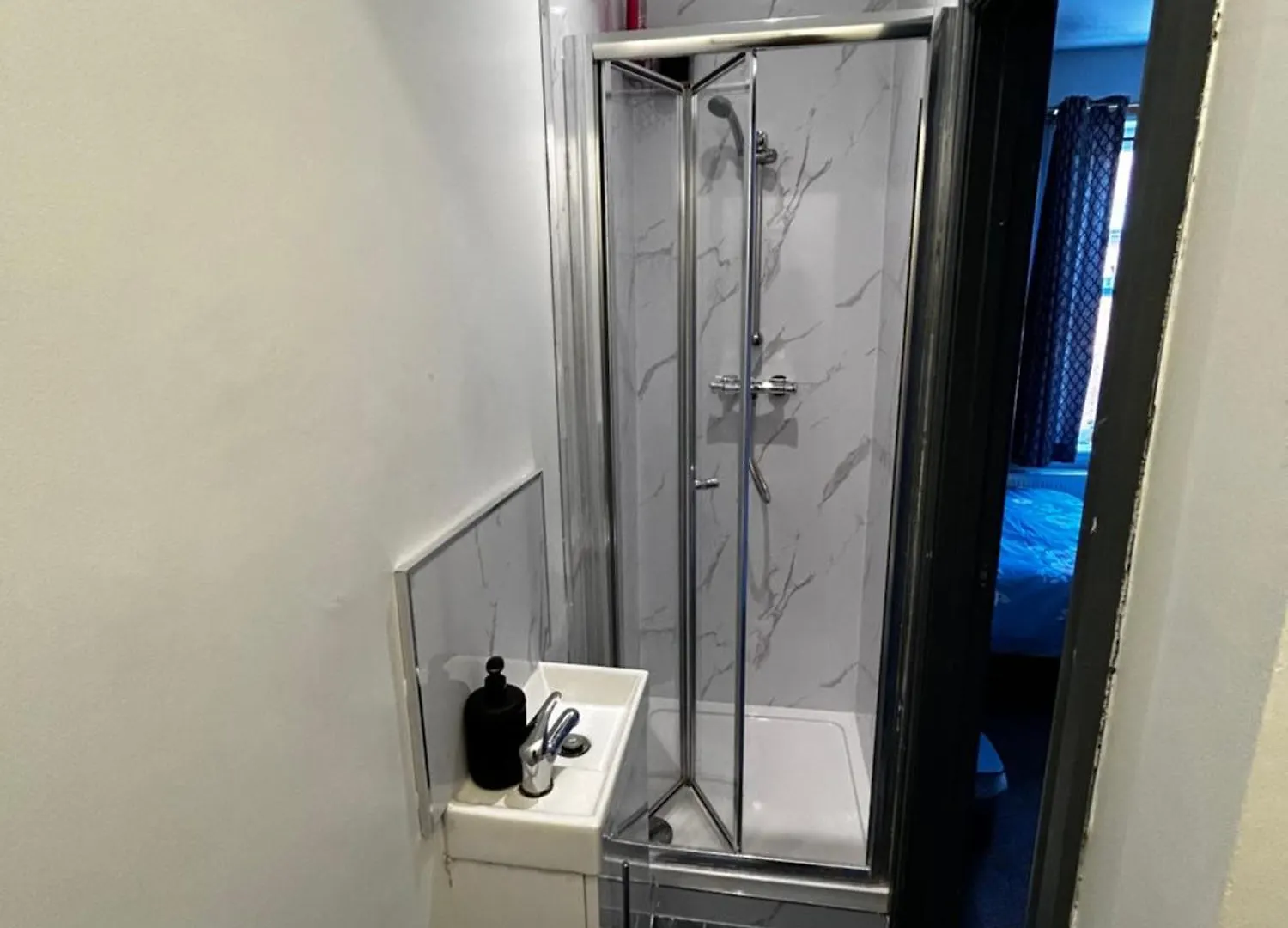 Private Ensuite Room Close To Rotherham City Centre 2 0*,